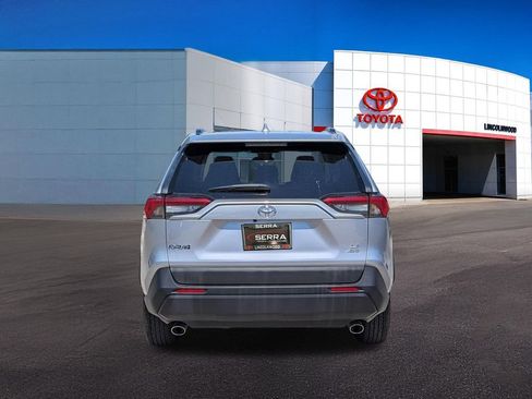 Used 2025 Toyota RAV4 XLE AWD/4WD image 11
