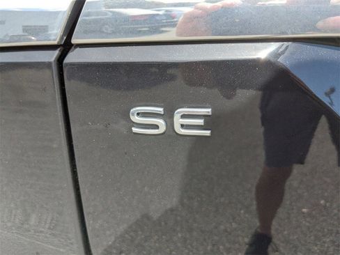 Used 2025 Volkswagen Atlas SE image 17