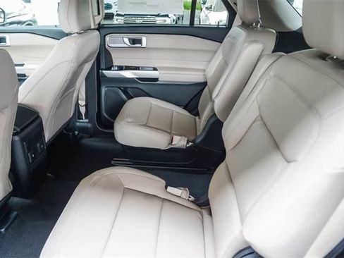 New 2024 Ford Explorer XLT w/ Equipment Group 202A image 18