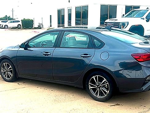 Used 2023 Kia Forte LXS FWD image 7