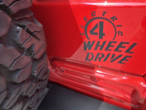 Used 2024 Jeep Wrangler Unlimited AWD/4WD image 9
