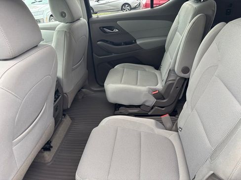 Used 2018 Chevrolet Traverse LT FWD image 18
