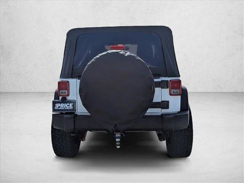 Used 2014 Jeep Wrangler Unlimited Rubicon w/ Max Tow Package image 6