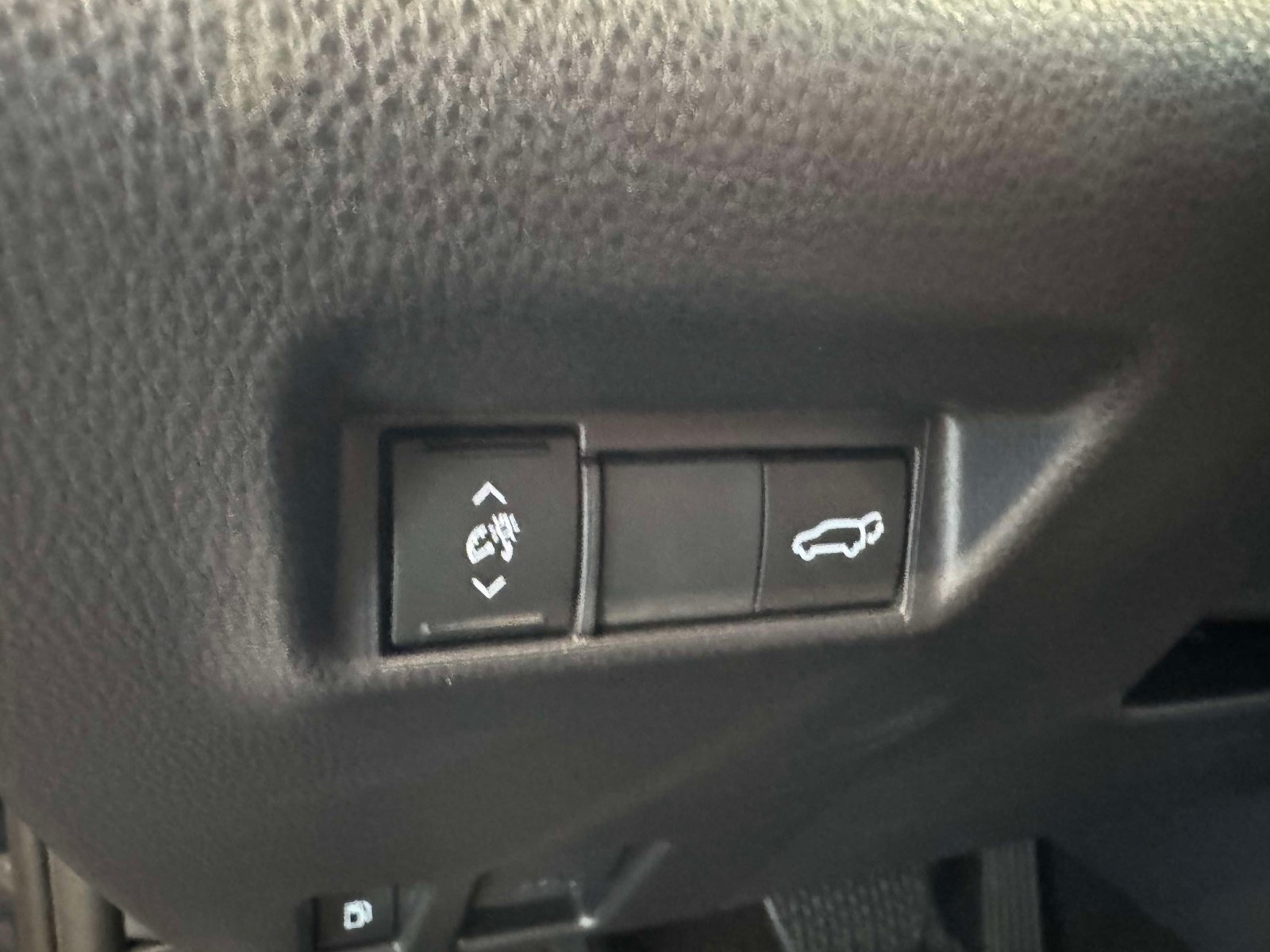 Used 2026 Toyota RAV4 SE w/ Convenience Package AWD/4WD image 30