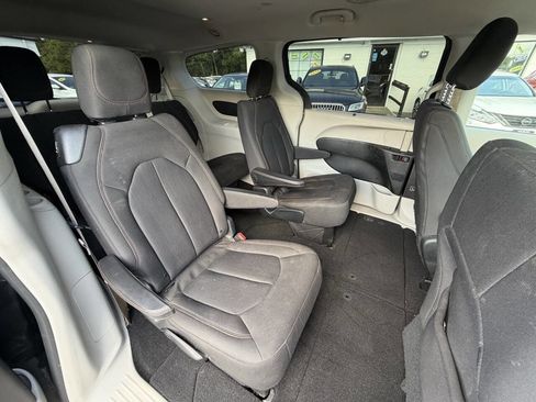 Used 2018 Chrysler Pacifica Touring Plus FWD image 20