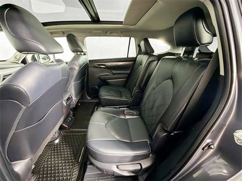 Used 2022 Toyota Highlander Platinum image 25