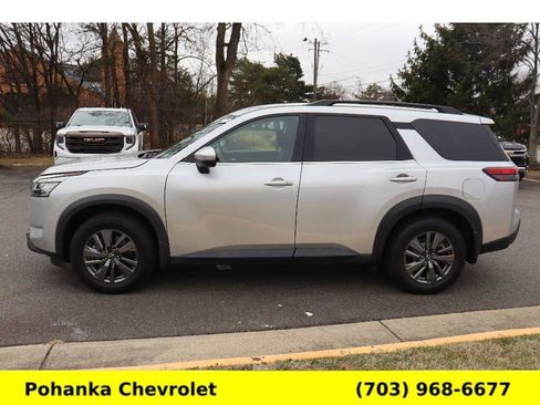 Used 2022 Nissan Pathfinder SV image 3