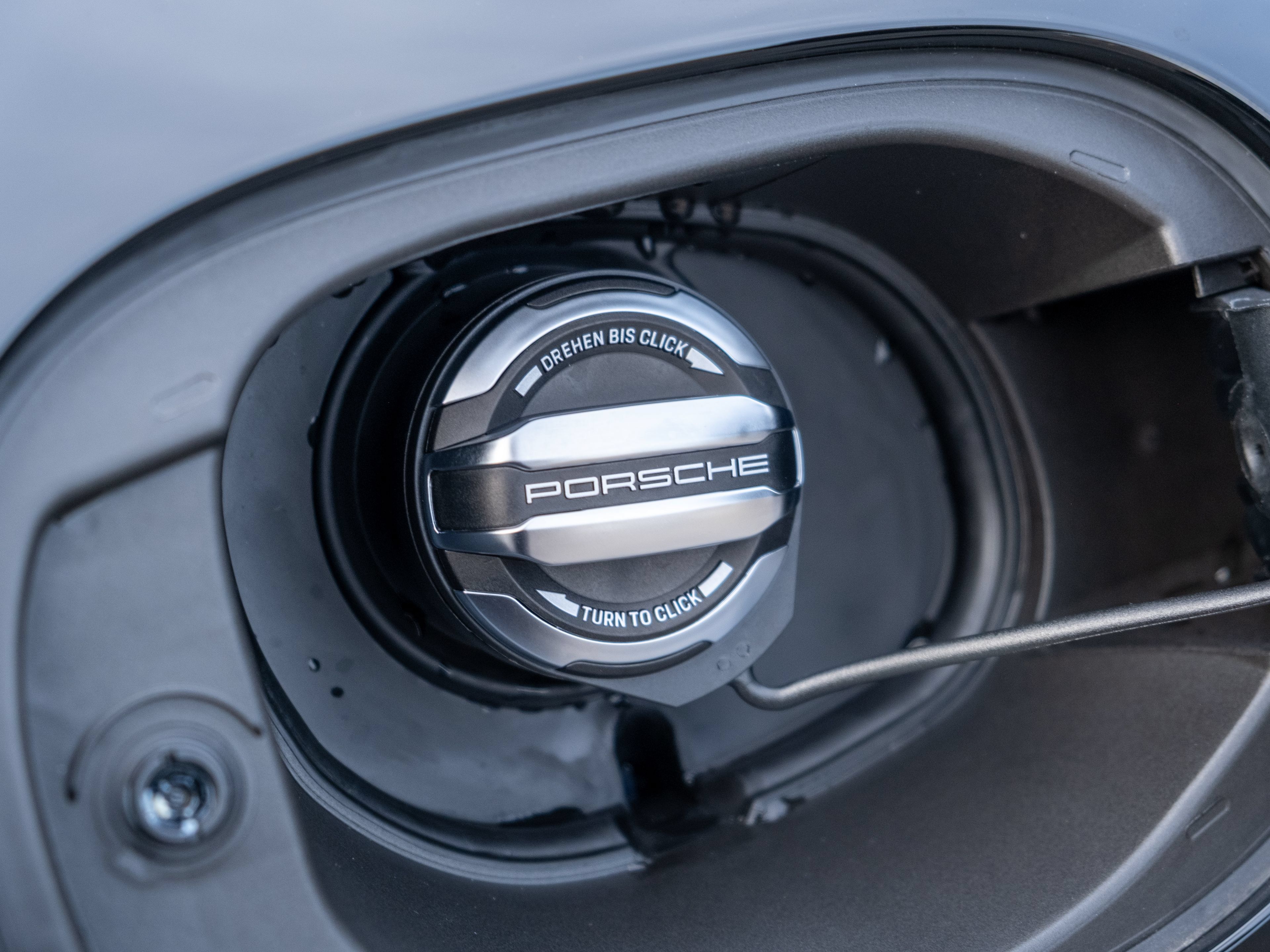 Certified 2026 Porsche Macan Turbo AWD/4WD image 20