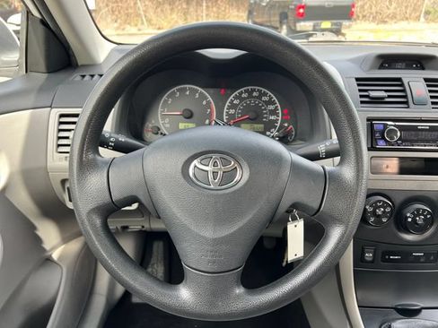 Used 2012 Toyota Corolla L FWD image 18