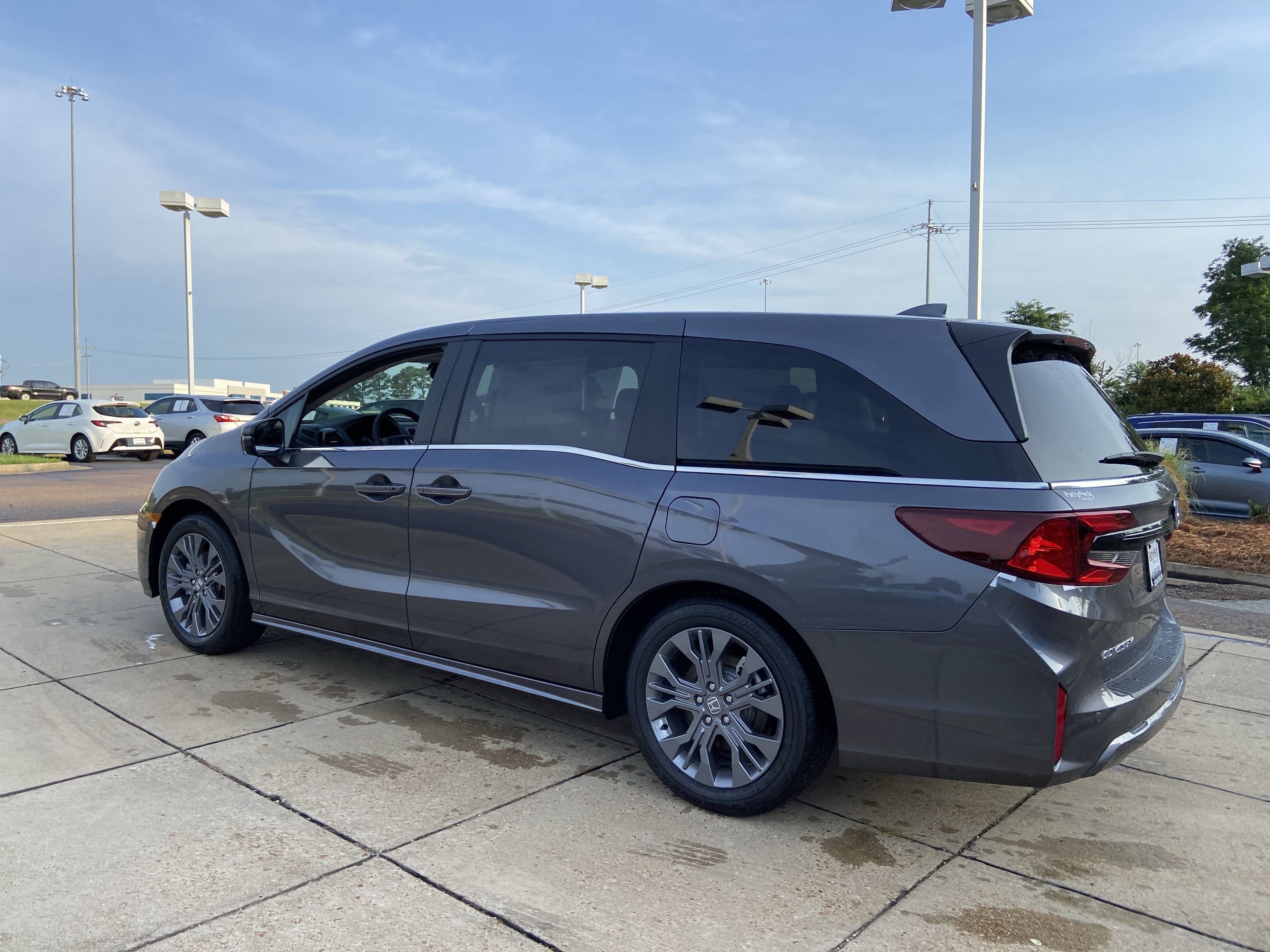 New 2027 Honda Odyssey Touring image 7