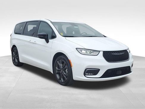 New 2026 Chrysler Pacifica Select FWD image 3