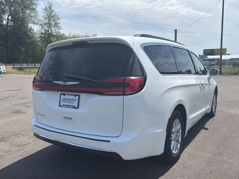 Used 2022 Chrysler Pacifica Touring-L FWD image 24