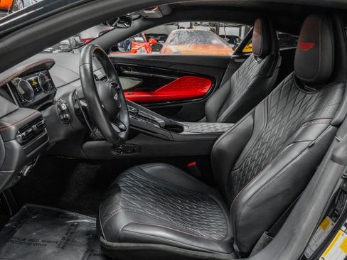Used 2024 Aston Martin DB12 Coupe RWD image 31