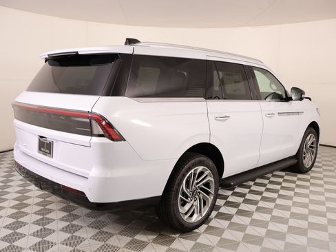 New 2026 Lincoln Navigator Premiere AWD/4WD image 21