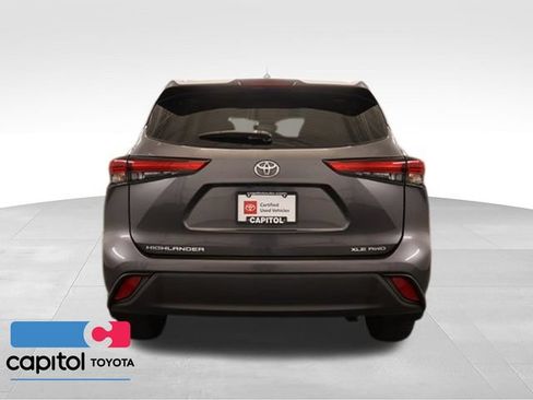 Used 2021 Toyota Highlander XLE AWD/4WD image 3