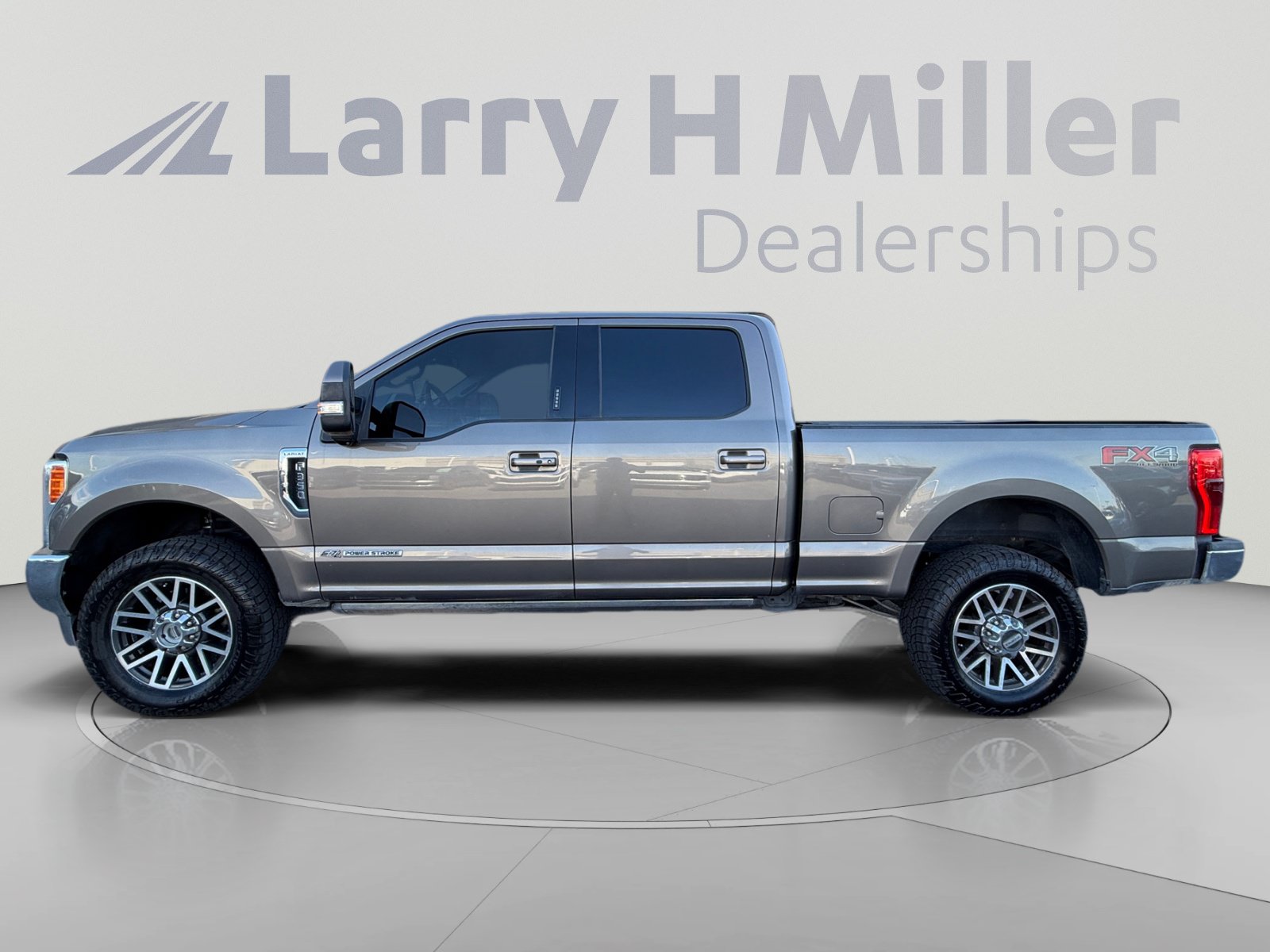 Used 2019 Ford F350 Lariat w/ Lariat Ultimate Package AWD/4WD image 2