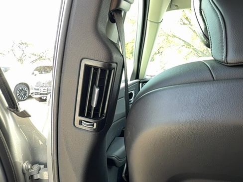 Used 2025 Volvo XC60 B5 Core image 12