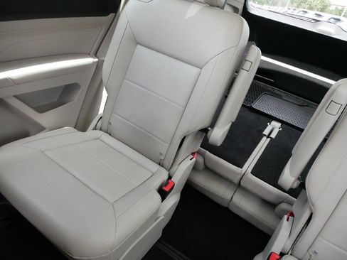 Used 2022 Volkswagen Atlas SE w/ Panoramic Sunroof Package AWD/4WD image 12