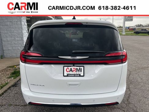 New 2026 Chrysler Pacifica Select FWD image 5
