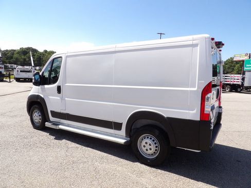 Used 2025 RAM ProMaster 2500 w/ U-Haul Equipment Group FWD image 4