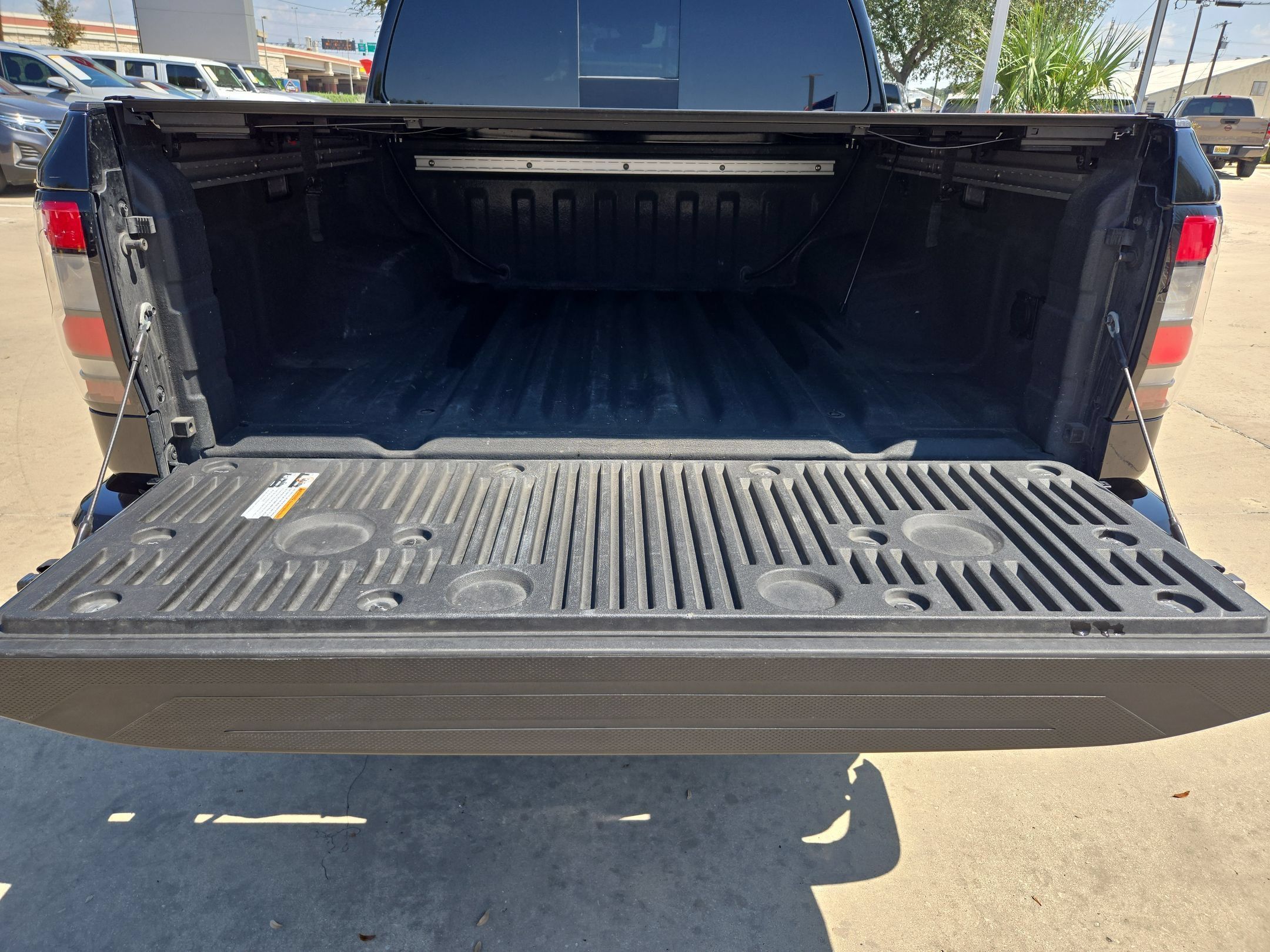 Used 2024 Nissan Frontier PRO-4X w/ Pro Convenience Package AWD/4WD image 25