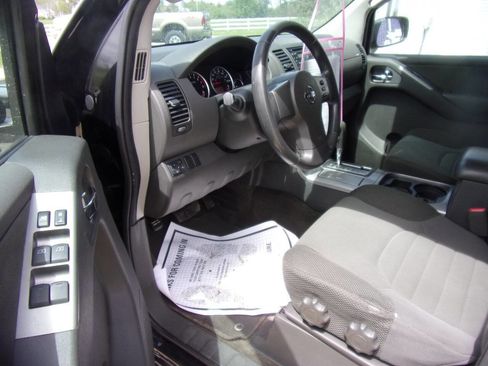 Used 2010 Nissan Pathfinder S AWD/4WD image 2