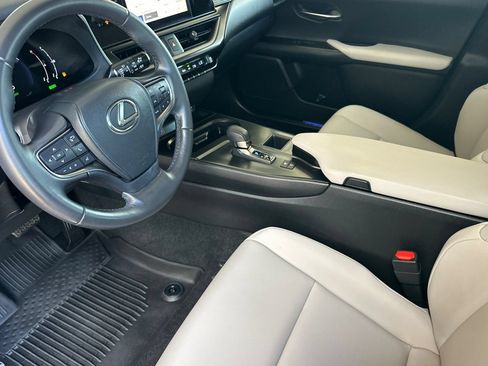 Certified 2025 Lexus UX 300h FWD w/ Accessory Package (Z1) image 7