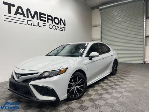 Used 2024 Toyota Camry SE image 2