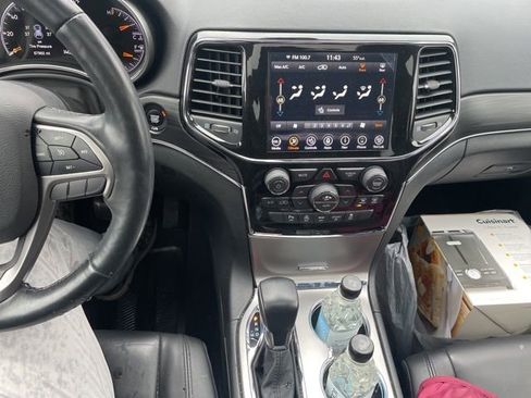 Used 2022 Jeep Grand Cherokee Limited image 10