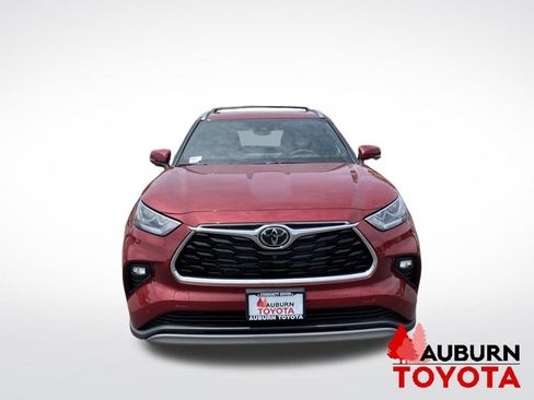 New 2026 Toyota Highlander Platinum AWD/4WD image 3