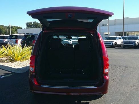 Used 2019 Dodge Grand Caravan SE image 21