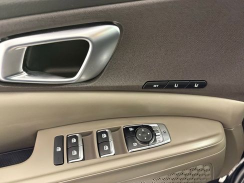 New 2026 Kia Carnival EX FWD image 23