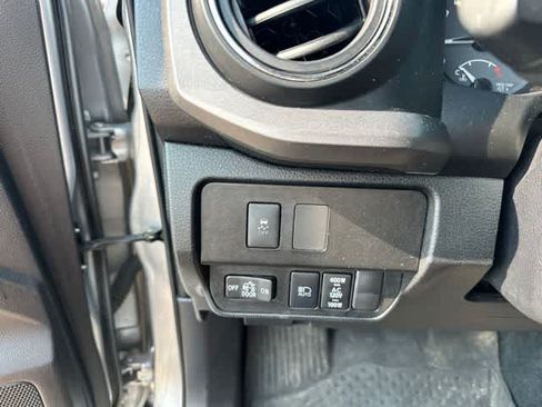 Used 2021 Toyota Tacoma TRD Off-Road w/ Technology Package AWD/4WD image 14