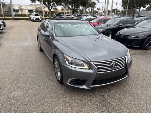 Used 2013 Lexus LS 460 w/ Comfort Pkg image 2