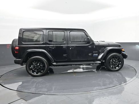Used 2023 Jeep Wrangler Unlimited Sahara w/ Cold Weather Group AWD/4WD image 4
