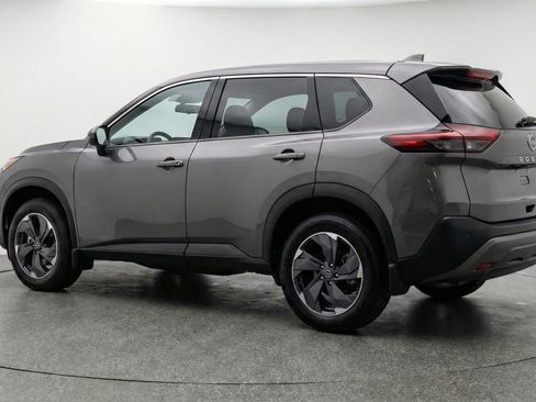 Used 2025 Nissan Rogue SV FWD image 6