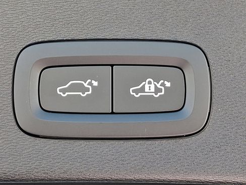 Certified 2023 Volvo C40 P8 Recharge Ultimate AWD/4WD image 28