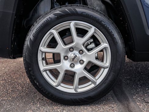 Used 2022 Jeep Renegade Latitude w/ Convenience Group AWD/4WD image 7