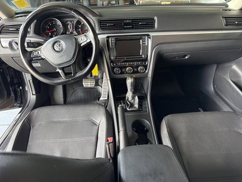 Used 2018 Volkswagen Passat 2.0T R-Line image 9