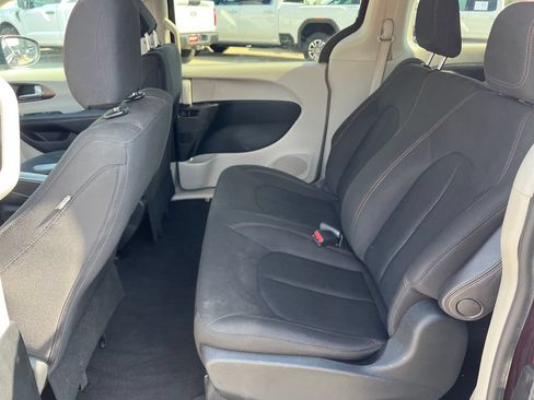 Used 2018 Chrysler Pacifica L FWD image 26