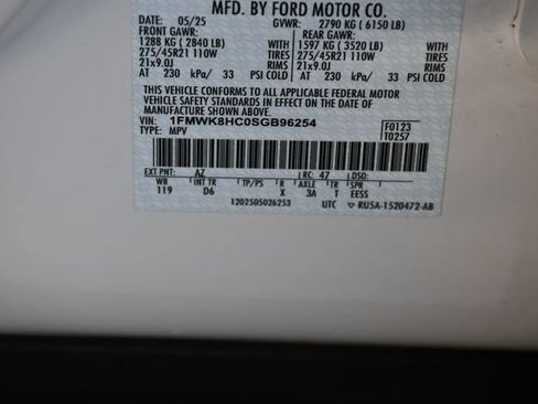Used 2025 Ford Explorer Platinum w/ Ultimate Package AWD/4WD image 28