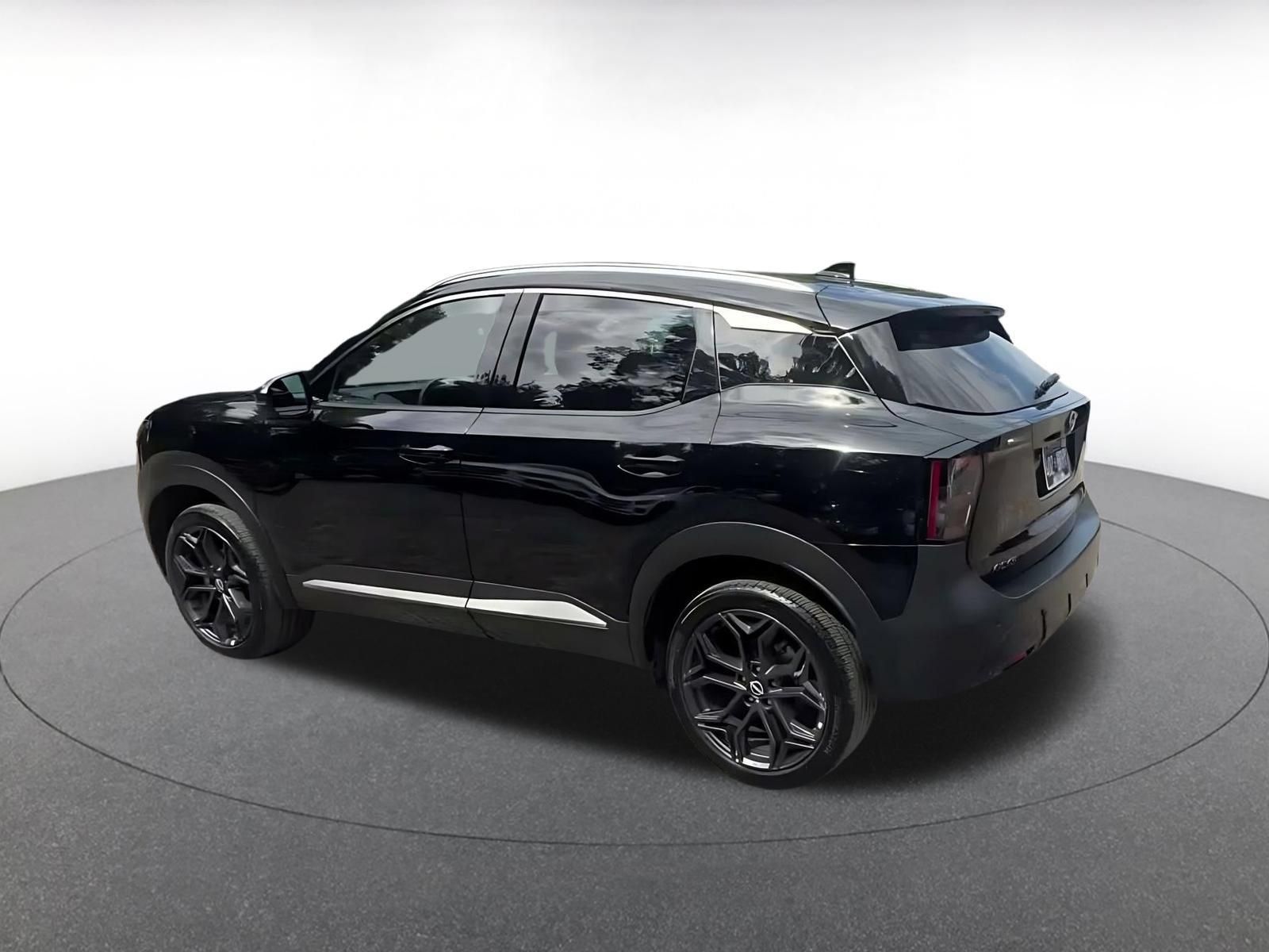 Used 2026 Nissan Kicks SR FWD image 12