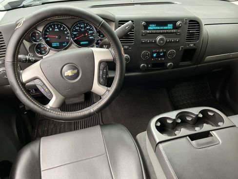 Used 2009 Chevrolet Silverado 1500 LT w/ Power Pack Plus AWD/4WD image 12