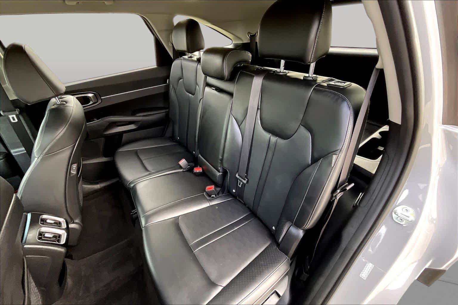 Used 2025 Kia Sorento S w/ Panoramic Sunroof Package FWD image 21