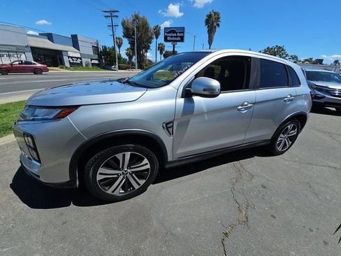 Used 2021 Mitsubishi Outlander Sport SE image 1