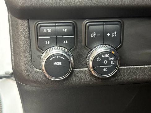 Used 2023 GMC Yukon AT4 w/ Technology Package AWD/4WD image 24