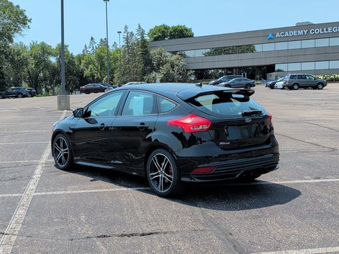 Used 2016 Ford Focus ST w/ Equipment Group 402A FWD image 3