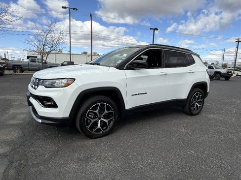 Used 2025 Jeep Compass Limited AWD/4WD image 9