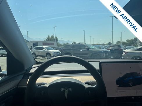 Used 2024 Tesla Model Y Long Range AWD/4WD image 19
