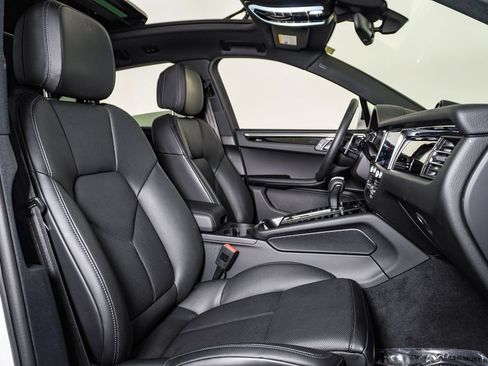 Certified 2026 Porsche Macan AWD/4WD image 15